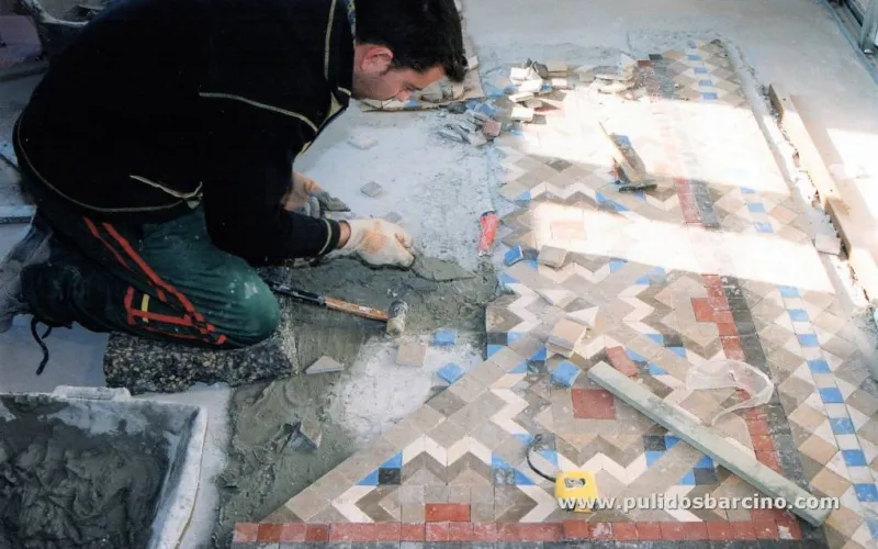 Restauración de superficies modernistas de mosaico nolla 